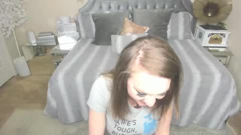 Snapshot of kiarose chatting on 02-15-25, 12:37 Kia Rose online show from 02-15-25, 12:37