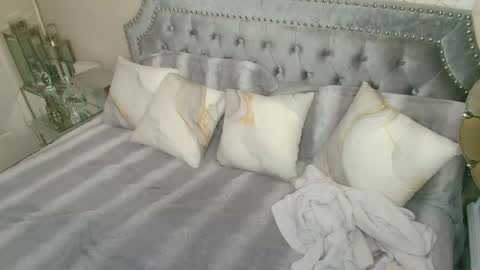 Snapshot of kiarose chatting on 10-12-25, 05:06 Kia Rose online show from 10-12-25, 05:06