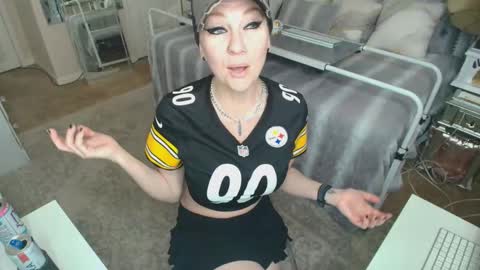 Snapshot of kiarose chatting on 10-27-25, 12:36 Kia Rose online show from 10-27-25, 12:36