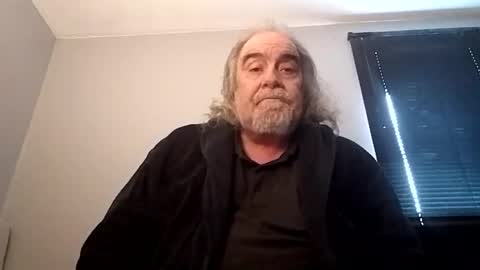 Snapshot of kickinme chatting on 03-11-25, 01:23 KICKINME online show from 03-11-25, 01:23