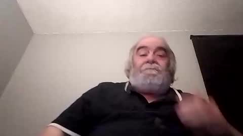 Snapshot of kickinme chatting on 10-17-25, 10:45 KICKINME online show from 10-17-25, 10:45