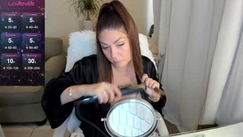 Snapshot of kierareines chatting on 12-08-24, 08:04 Kiera Reines online show from 12-08-24, 08:04