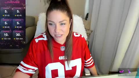 Snapshot of kierareines chatting on 12-08-24, 11:08 Kiera Reines online show from 12-08-24, 11:08