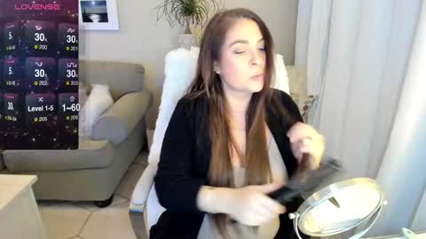 Snapshot of kierareines chatting on 12-22-24, 03:11 Kiera Reines online show from 12-22-24, 03:11