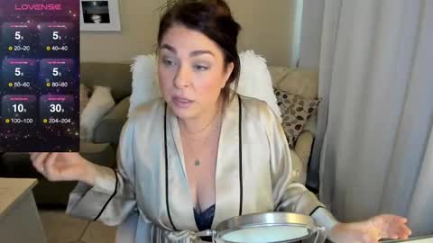 Snapshot of kierareines chatting on 12-22-24, 06:48 Kiera Reines online show from 12-22-24, 06:48