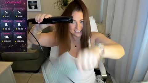 Snapshot of kierareines chatting on 12-23-24, 06:05 Kiera Reines online show from 12-23-24, 06:05