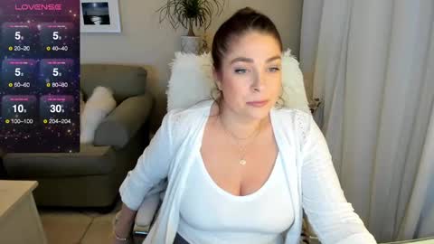 Snapshot of kierareines chatting on 12-24-24, 03:38 Kiera Reines online show from 12-24-24, 03:38