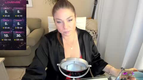 Snapshot of kierareines chatting on 02-03-25, 06:49 Kiera Reines online show from 02-03-25, 06:49
