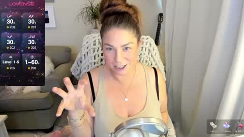 Snapshot of kierareines chatting on 02-24-25, 11:52 Kiera Reines online show from 02-24-25, 11:52