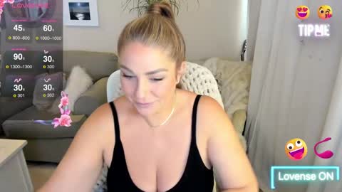 Snapshot of kierareines chatting on 10-04-25, 07:01 Kiera Reines online show from 10-04-25, 07:01