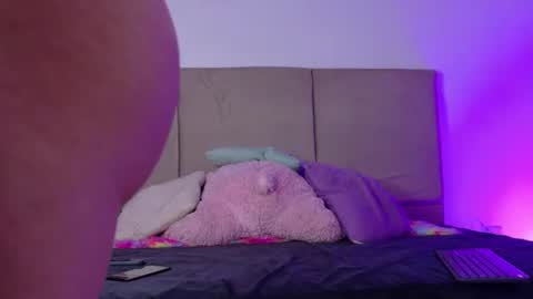 Snapshot of kiimcooper_ chatting on 06-18-26, 10:41 KIM COOPER online show from 06-18-26, 10:41