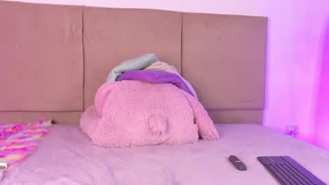 Snapshot of kiimcooper_ chatting on 07-17-26, 10:22 KIM COOPER online show from 07-17-26, 10:22
