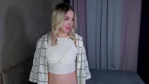 Snapshot of kiki_bloom chatting on 11-23-25, 03:12 Bella online show from 11-23-25, 03:12