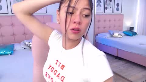 Snapshot of kiki_cams chatting on 10-21-25, 05:24 kIKI online show from 10-21-25, 05:24