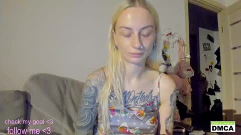 Kiki online show from 10-20-25, 04:51