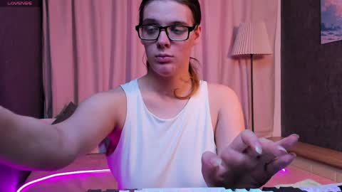 Kiki online show from 04-12-26, 10:31