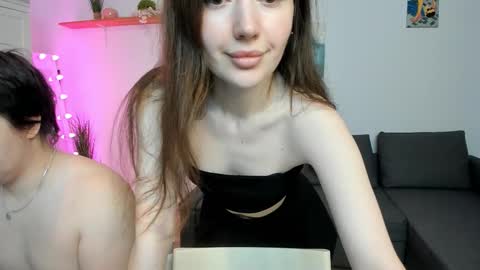 Snapshot of kiki_mcflurry chatting on 10-14-25, 07:47 PavelPolly online show from 10-14-25, 07:47