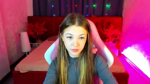 Snapshot of kiki_shanel chatting on 05-31-26, 01:03 Kiki online show from 05-31-26, 01:03