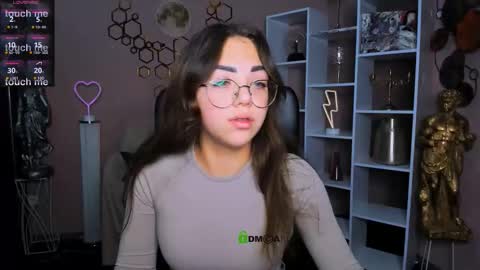 Snapshot of kiki_swan chatting on 11-21-25, 09:30 kiki_swan online show from 11-21-25, 09:30