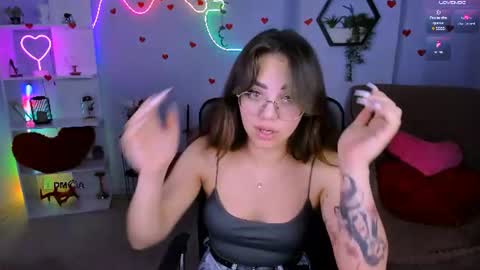 Snapshot of kiki_swan chatting on 06-23-26, 07:12 kiki_swan online show from 06-23-26, 07:12