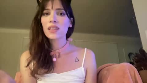 Snapshot of kikihart chatting on 12-28-24, 04:30 Kiki Hart online show from 12-28-24, 04:30