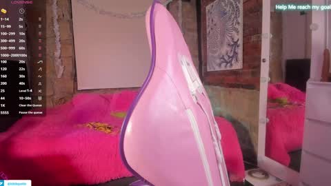 Snapshot of kikilepetite chatting on 01-01-25, 04:29 kiki online show from 01-01-25, 04:29