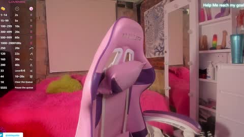 Snapshot of kikilepetite chatting on 01-24-25, 08:32 kiki online show from 01-24-25, 08:32