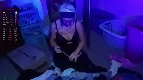 kikilovespartylights online show from 01-01-25, 07:52