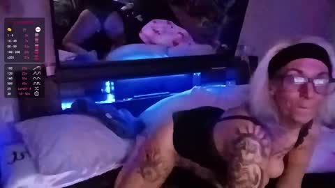 kikilovespartylights online show from 02-21-25, 07:54