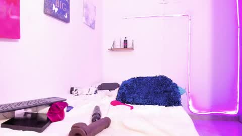 Snapshot of kim_baker1 chatting on 01-30-25, 05:09 kim online show from 01-30-25, 05:09