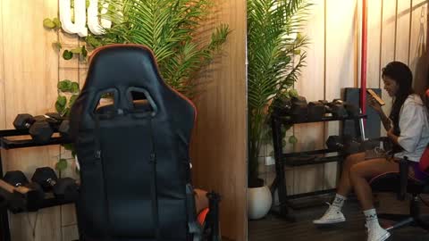 Kim online show from 09-23-25, 01:03