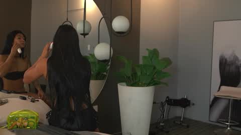 Kim online show from 10-08-25, 01:20