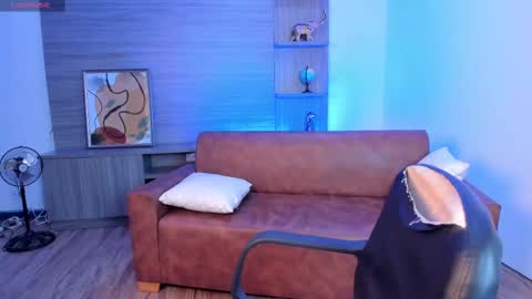 Kim online show from 02-11-25, 12:27