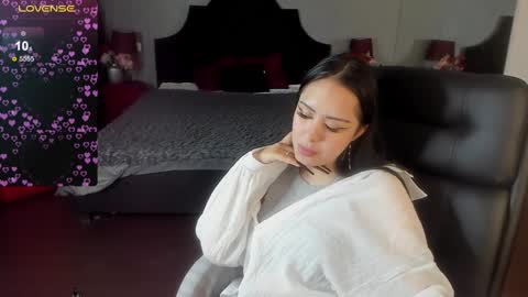 Kim online show from 12-21-24, 08:43