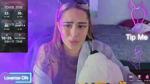 Kim online show from 10-28-25, 05:26