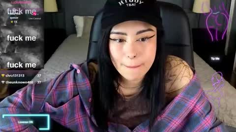 Snapshot of kim_brownie chatting on 12-20-25, 09:22 Kim online show from 12-20-25, 09:22