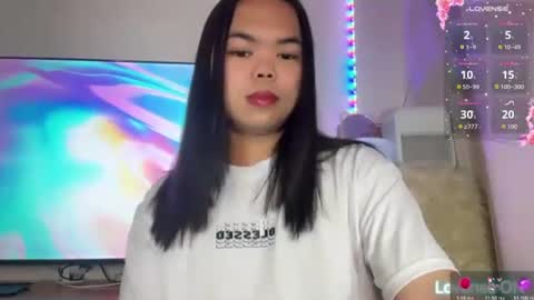 Snapshot of kim_kyile chatting on 11-18-25, 12:53 KYLIE online show from 11-18-25, 12:53