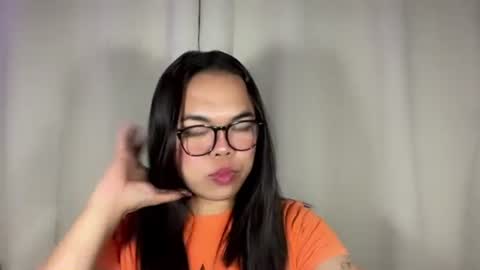 Snapshot of kim_kyile chatting on 11-21-25, 12:10 KYLIE online show from 11-21-25, 12:10