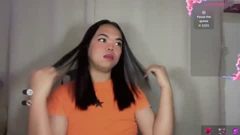 Snapshot of kim_kyile chatting on 11-22-25, 12:15 KYLIE online show from 11-22-25, 12:15