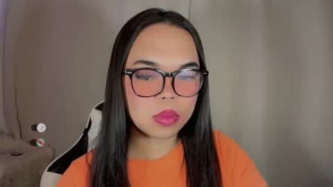 Snapshot of kim_kyile chatting on 11-25-25, 01:05 KYLIE online show from 11-25-25, 01:05