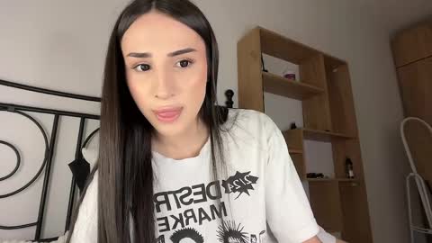 Snapshot of kim_oberlin chatting on 05-01-26, 11:48 Kim Oberlin online show from 05-01-26, 11:48