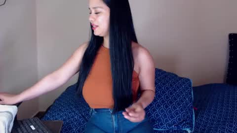Snapshot of kim_perrii chatting on 02-05-25, 05:31 Kim online show from 02-05-25, 05:31