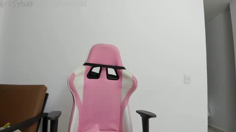 Snapshot of kim_velez chatting on 12-27-24, 10:59 Kim Velez SCORE Girl online show from 12-27-24, 10:59