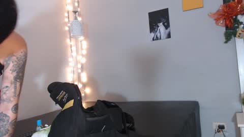 Kim  Yuk online show from 12-18-24, 02:10