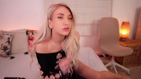 Snapshot of kimberhot chatting on 10-25-25, 12:07 Kim online show from 10-25-25, 12:07