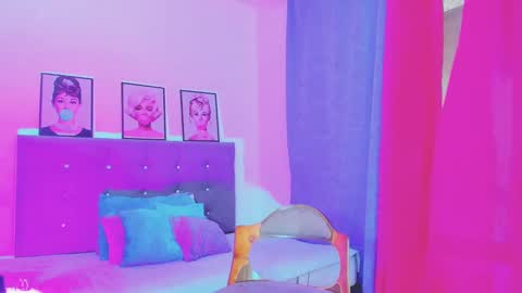 Your Queen KIM online show from 12-15-24, 02:59