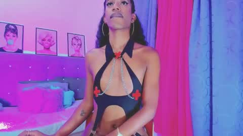 Your Queen KIM online show from 01-22-25, 05:59