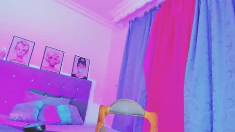 Your Queen KIM online show from 02-08-25, 11:55