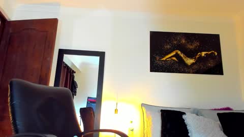 Snapshot of kimberlybanks2 chatting on 11-25-25, 10:15 Kimberly Banks online show from 11-25-25, 10:15