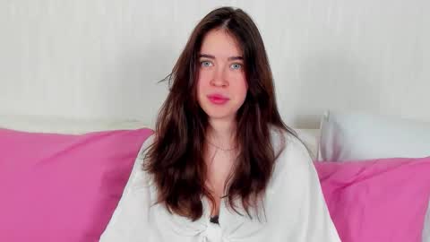 Snapshot of kimberlybond chatting on 12-14-25, 07:18 KimberlyBond online show from 12-14-25, 07:18